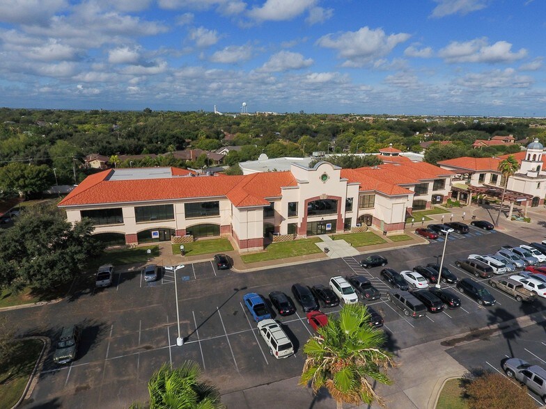 7210 McPherson Rd, Laredo, TX à louer - Photo de l’immeuble – Image 3 sur 6