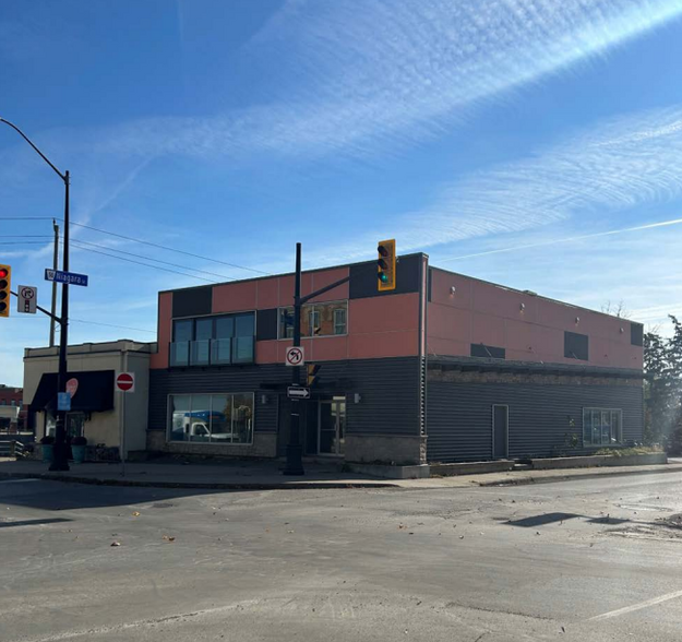 25 W Main St, Welland, ON à vendre - Photo principale – Image 1 sur 1