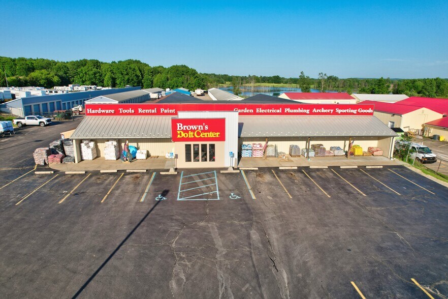 7281 S State Rd, Goodrich, MI à vendre - Photo de l’immeuble – Image 1 sur 40