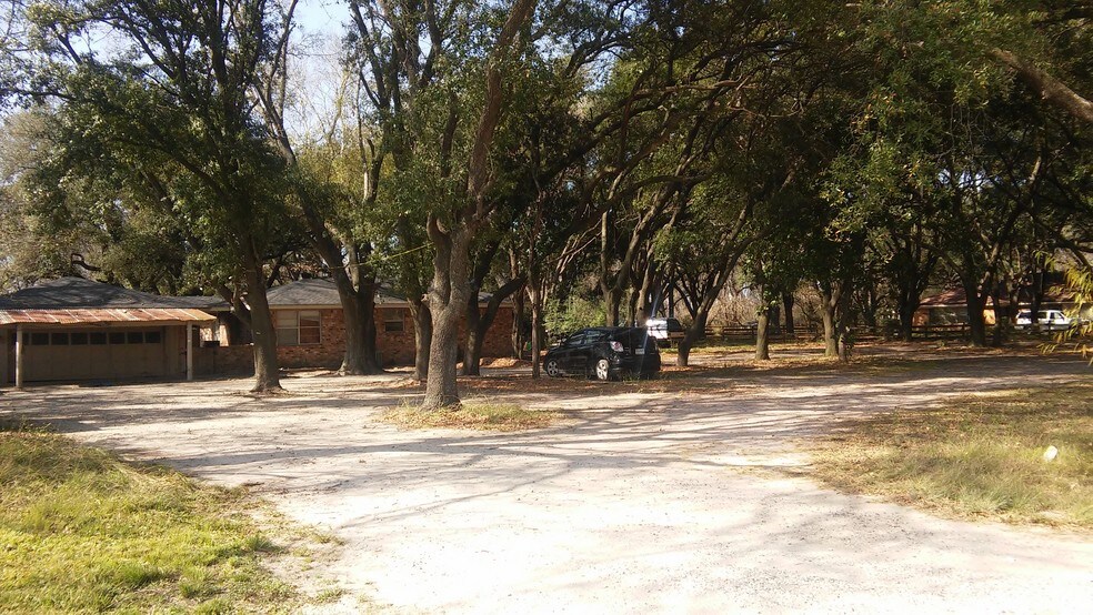 1746 N Sam Houston Pky W, Houston, TX à louer - Photo de l’immeuble – Image 3 sur 10