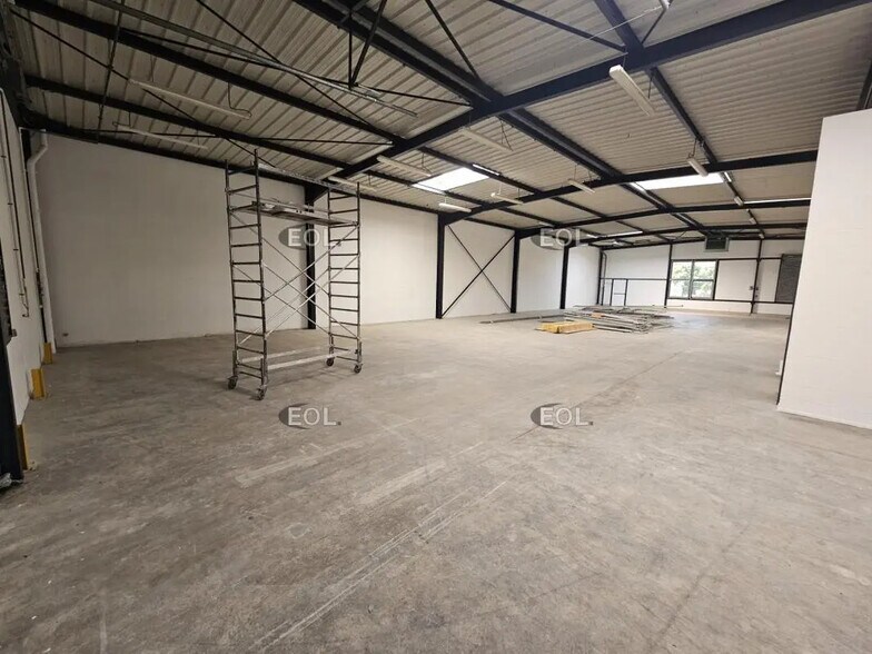 Local d’activités dans Ivry-sur-Seine à louer - Photo de l’immeuble – Image 2 sur 9