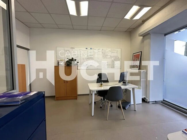 Plus de détails pour Local d’activités à vendre