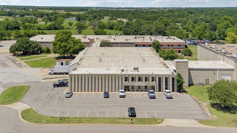 601 N Hamilton Dr, Noble, OK à louer - Aérien – Image 2 sur 3