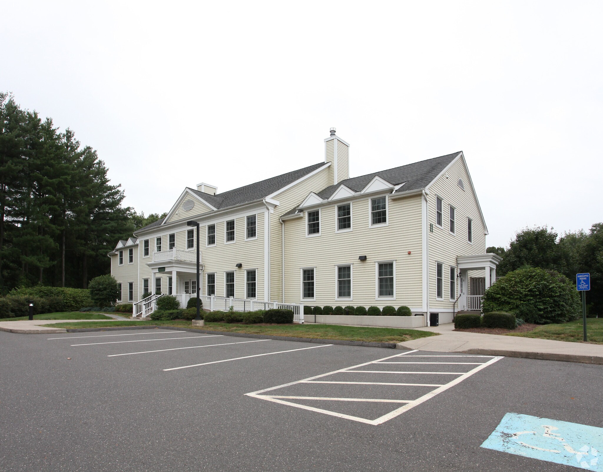 11 Melrose Dr, Farmington, CT à louer Photo principale– Image 1 sur 6