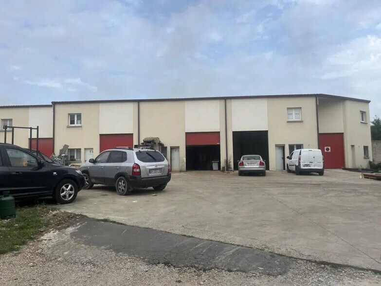 Industriel/Logistique dans Stains à louer - Photo de l’immeuble – Image 1 sur 33