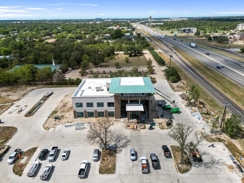 4270 SH-6, College Station, TX à louer - Photo de l’immeuble – Image 2 sur 7