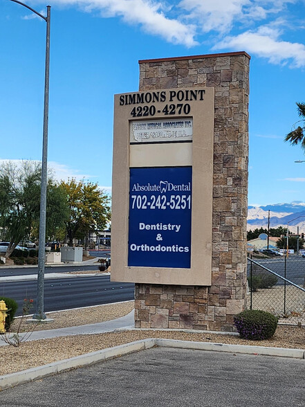 4250 Simmons St, North Las Vegas, NV à vendre - Photo de l’immeuble – Image 2 sur 23