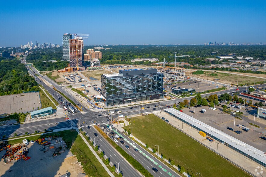 1176 Eglinton Av E, Toronto, ON à louer - Aérien – Image 3 sur 4