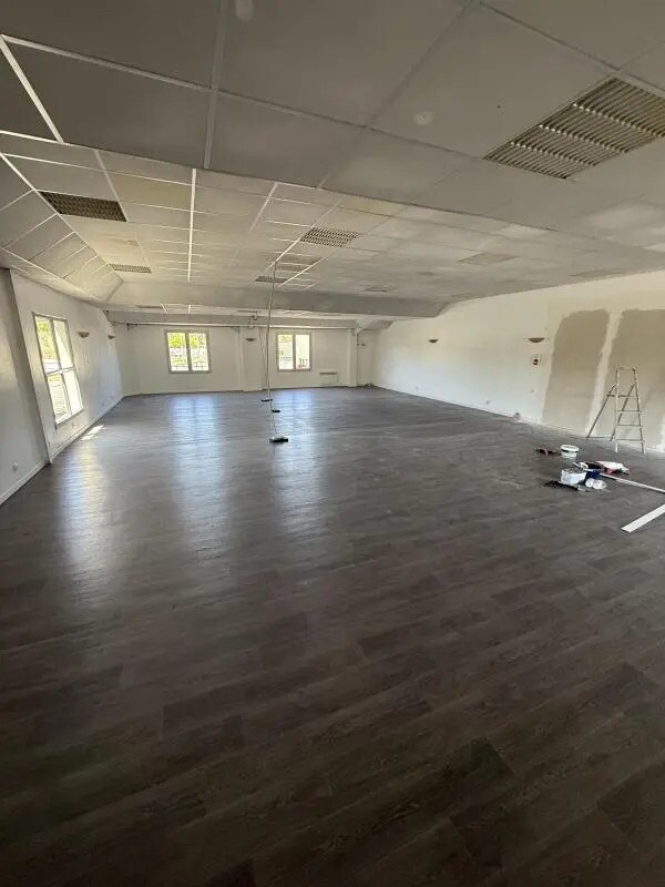 Plus de détails pour Local d’activités à vendre