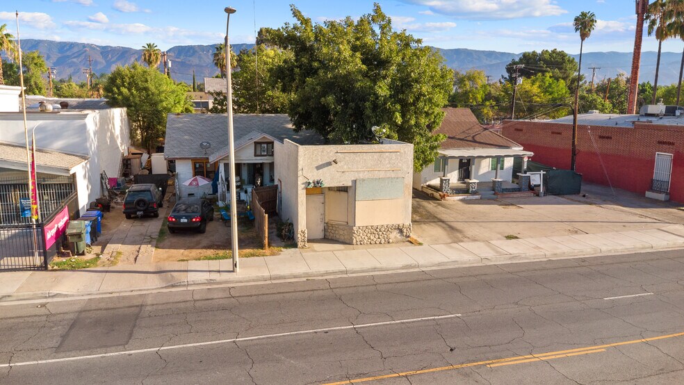 214-216 E Base Line St, San Bernardino, CA à vendre - Photo de l’immeuble – Image 2 sur 8
