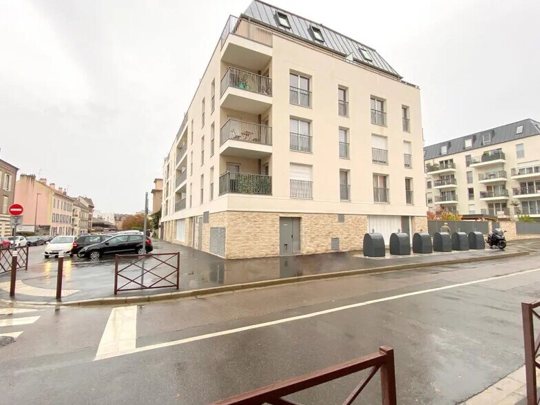 Local commercial dans Poissy à louer - Photo de l’immeuble – Image 1 sur 4