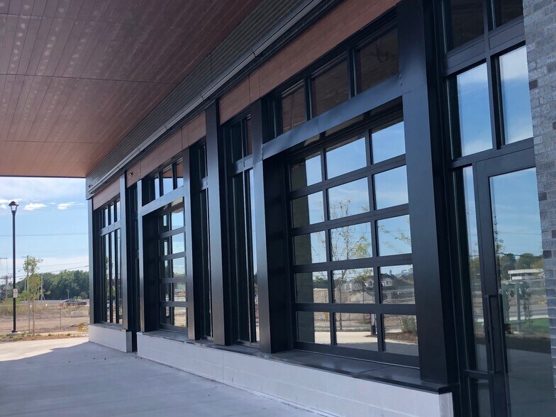 711 Grace St, Bayside, WI à louer - Photo de l’immeuble – Image 2 sur 4