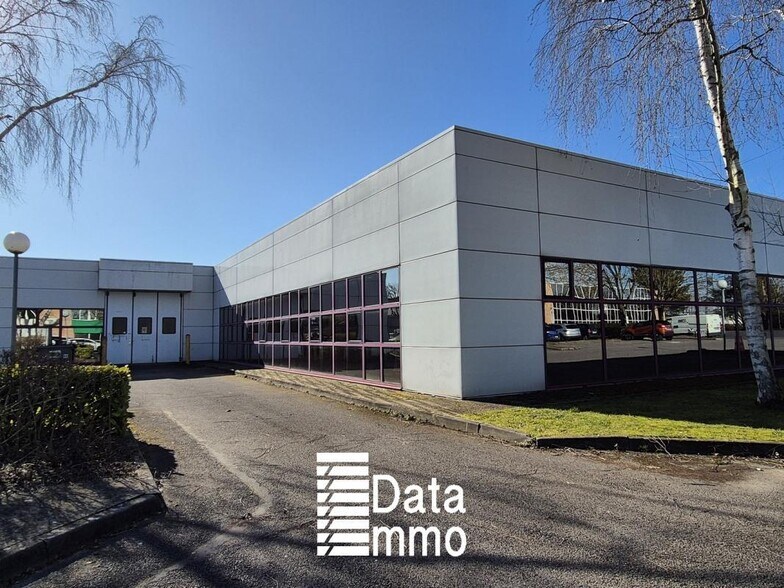 Industriel/Logistique dans Saint-Thibault-des-Vignes à louer - Photo de l’immeuble – Image 3 sur 5