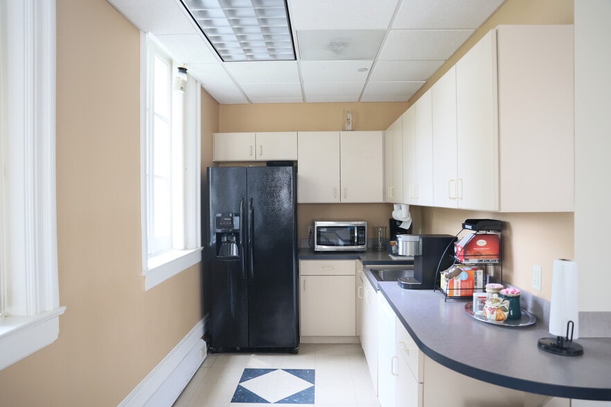 421 Wadsworth St, Middletown, CT à louer - Photo intérieure – Image 3 sur 6