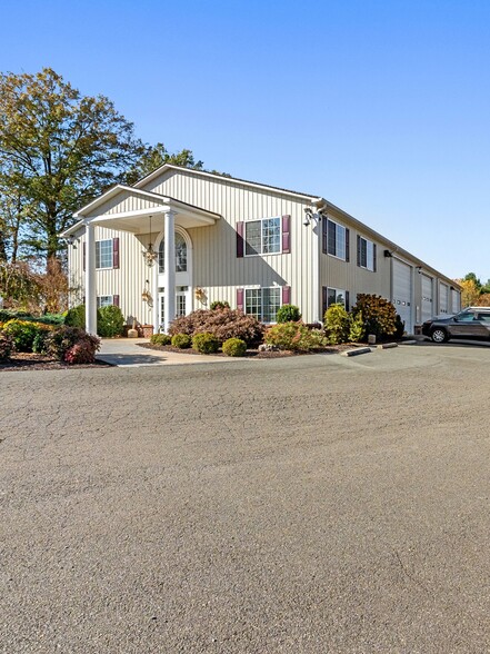 7185 Burke Ln, Warrenton, VA à louer - Photo de l’immeuble – Image 3 sur 11