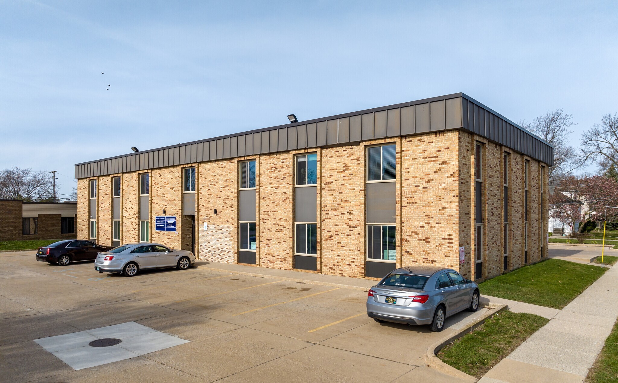 24025 Greater Mack Ave, Saint Clair Shores, MI à louer Photo de l’immeuble– Image 1 sur 1