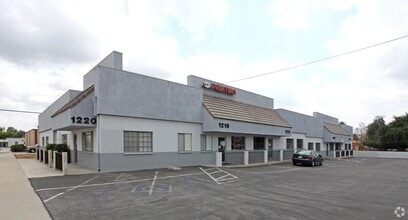 1202-1220 E Cypress St, Covina, CA à louer Photo intérieure– Image 1 sur 1