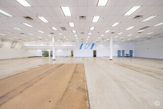 6305 Middlesex Mall, South Plainfield, NJ à louer Photo intérieure– Image 2 sur 10