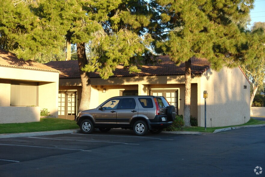 2101 E Broadway Rd, Tempe, AZ à louer - Photo de l’immeuble – Image 3 sur 4