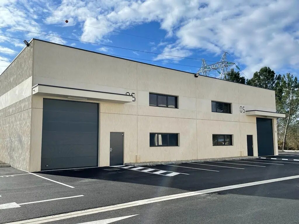 Local d'activités dans Mios à vendre Photo de l’immeuble– Image 1 sur 7