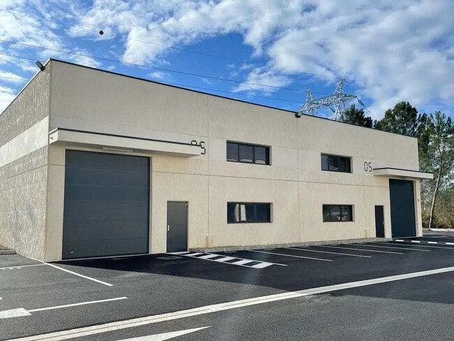 Plus de détails pour Local d’activités à vendre