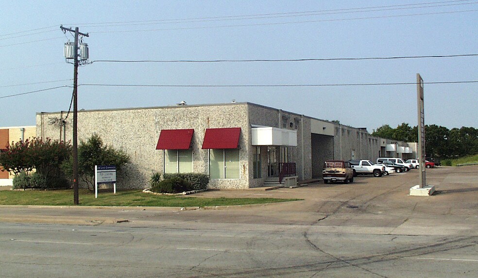 2777 Irving Blvd, Dallas, TX à louer - Photo de l’immeuble – Image 3 sur 8