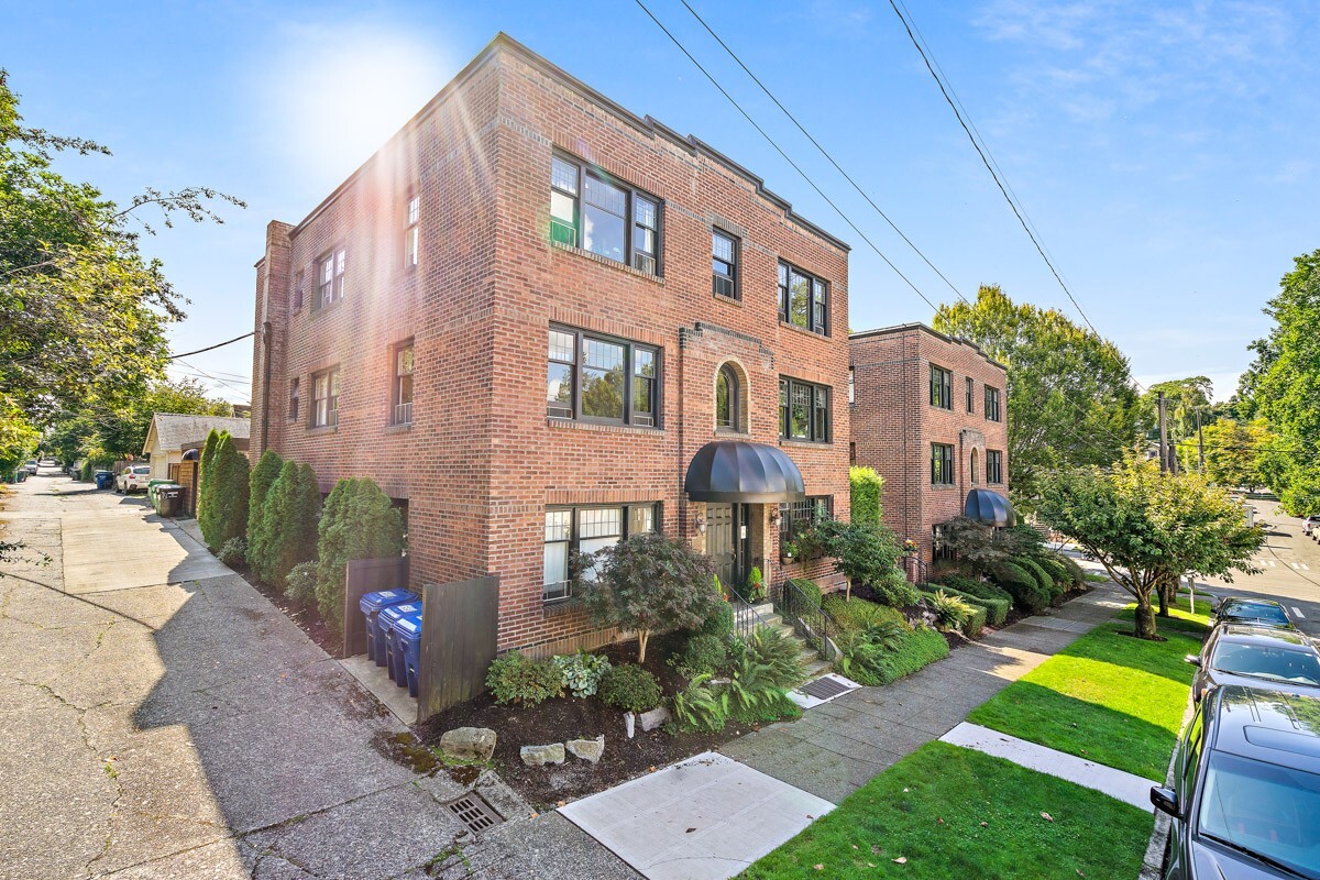 1903-1907 E Highland Dr, Seattle, WA à louer Photo principale– Image 1 sur 11