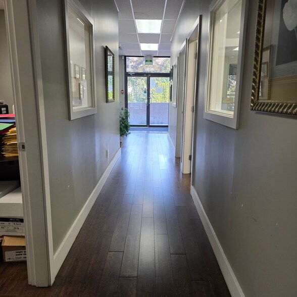 7110 120th St, Surrey, BC à louer - Photo de l’immeuble – Image 3 sur 29