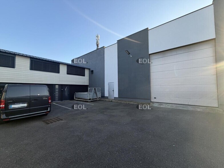 Industriel/Logistique dans Évry-Courcouronnes à vendre - Photo de l’immeuble – Image 2 sur 5