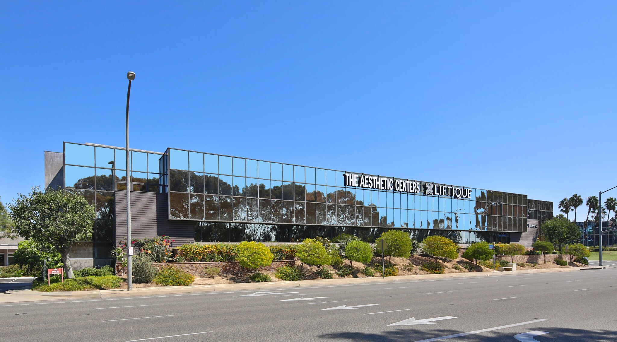 3701 Birch St, Newport Beach, CA à louer Photo principale– Image 1 sur 28