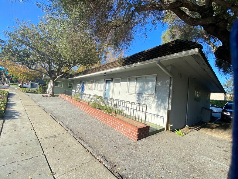70 N El Camino Real, San Mateo, CA à louer - Photo de l’immeuble – Image 3 sur 5