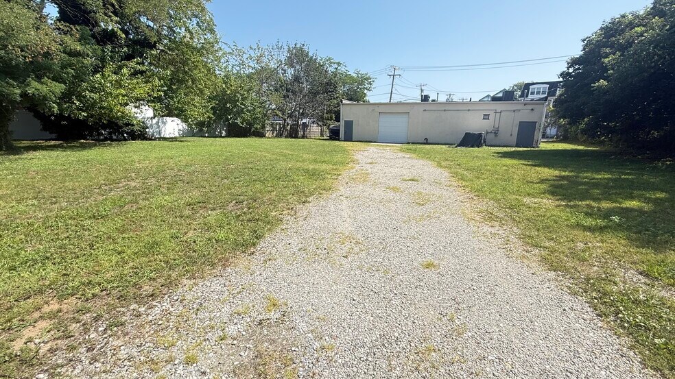 873 Montauk Hwy, Copiague, NY à louer - Photo de l’immeuble – Image 2 sur 13