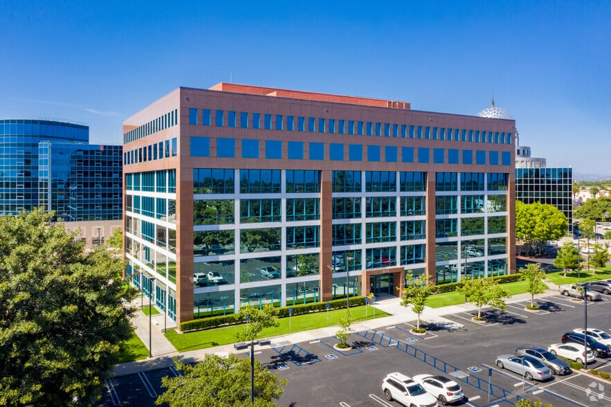 12750 Center Court Dr, Cerritos, CA à louer - Photo principale – Image 1 sur 15