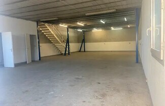 Plus de détails pour Local d'activités à louer