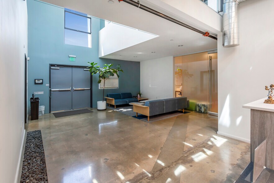 5285 W Washington Blvd, Los Angeles, CA à louer - Photo de l’immeuble – Image 3 sur 23