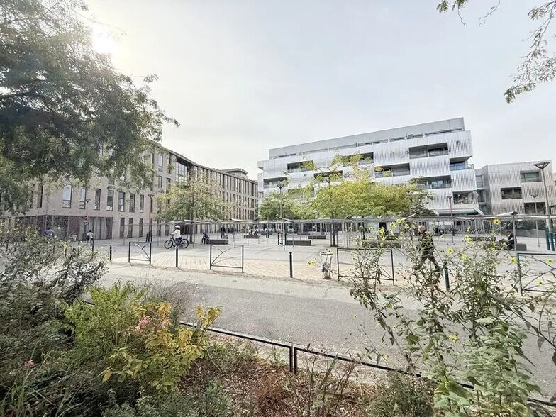 Bureau dans Pantin à louer - Photo de l’immeuble – Image 1 sur 26