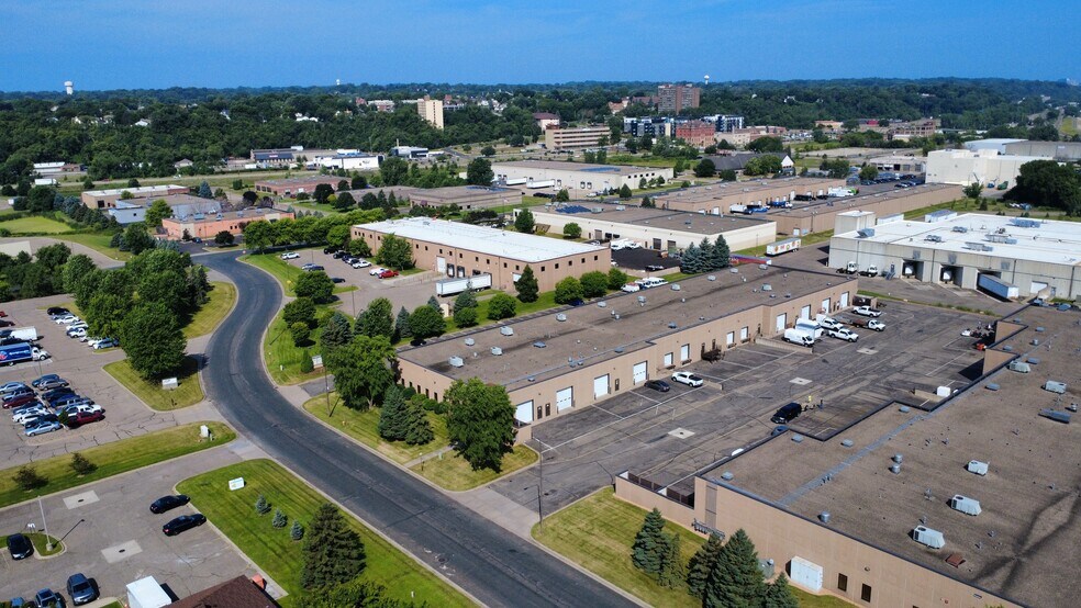 375-397 Bridgepoint Dr, South Saint Paul, MN à vendre - Photo de l’immeuble – Image 2 sur 12