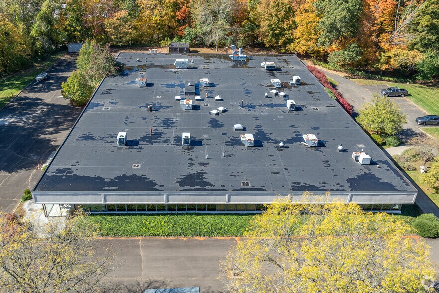1 Trefoil Dr, Trumbull, CT à louer - Photo de l’immeuble – Image 3 sur 8