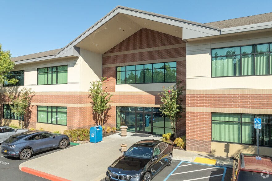 193 Blue Ravine Rd, Folsom, CA à vendre - Photo principale – Image 1 sur 9