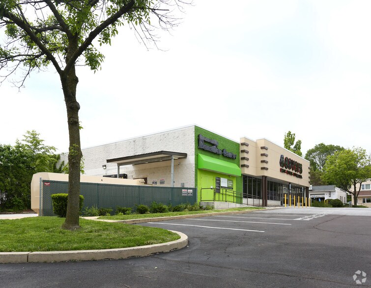 300 N York Rd, Willow Grove, PA à louer - Photo de l’immeuble – Image 2 sur 16