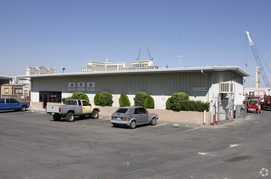 4580 Polaris Ave, Las Vegas, NV à louer - Photo de l’immeuble – Image 2 sur 7