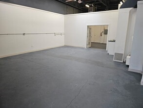 541 N Wolf Rd, Wheeling, IL à louer Photo intérieure– Image 2 sur 12