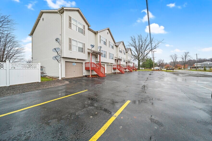 6037 Lake Rd W, Ashtabula, OH à vendre - Photo de l’immeuble – Image 1 sur 14