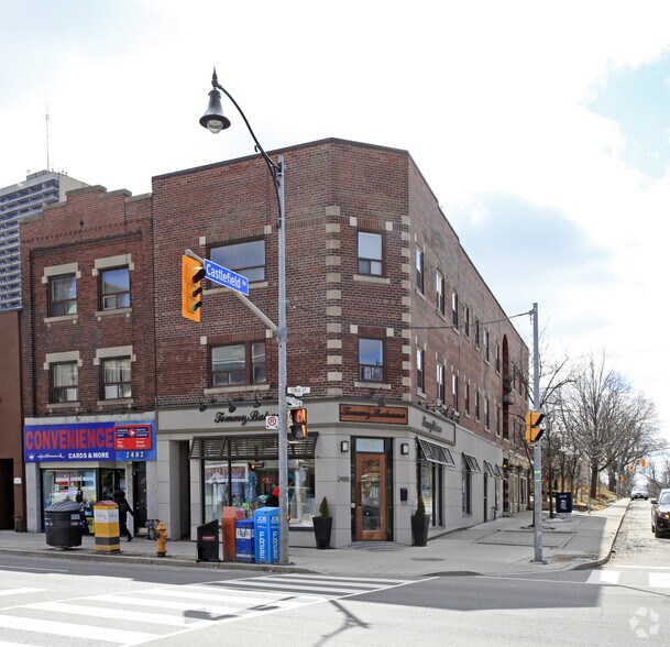 11 Castlefield Av, Toronto, ON à louer - Photo principale – Image 1 sur 5