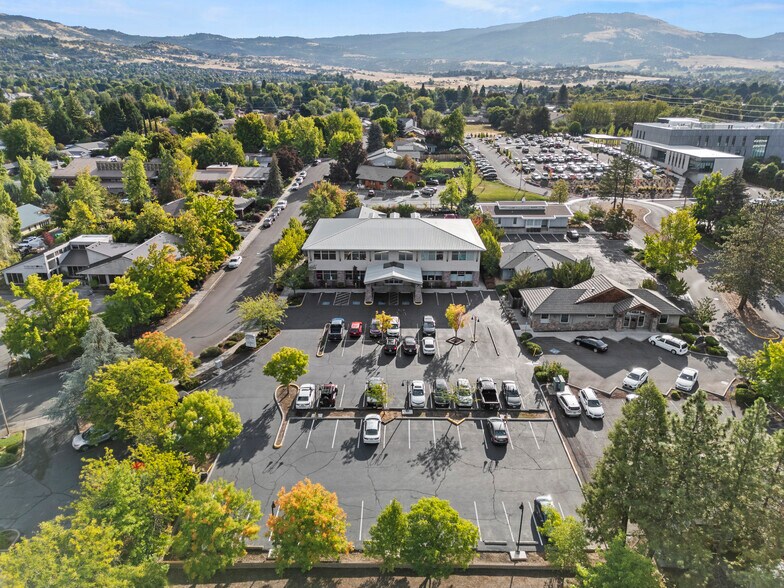2924 Siskiyou Blvd, Medford, OR à vendre - Photo de l’immeuble – Image 3 sur 11