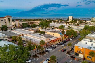 820 E New Haven Ave, Melbourne, FL à louer Photo de l’immeuble– Image 1 sur 33