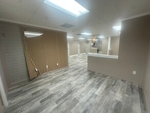 608-618 Oakfield Dr, Brandon, FL à louer Photo intérieure– Image 1 sur 6
