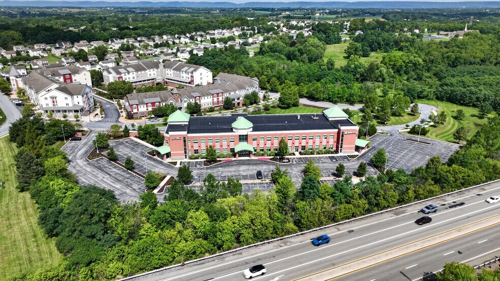 1 Trinity Dr E, Dillsburg, PA à louer - Photo de l’immeuble – Image 3 sur 9