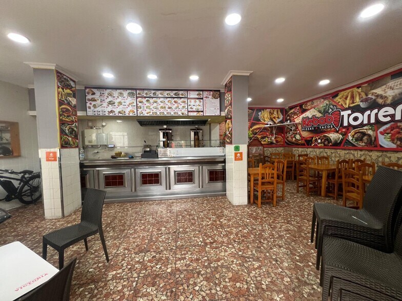 Local commercial dans Torremolinos, Málaga à louer - Photo de l’immeuble – Image 2 sur 42