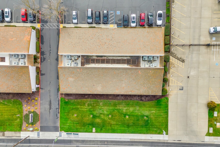 8788 Elk Grove Blvd, Elk Grove, CA à louer - Photo de l’immeuble – Image 3 sur 21